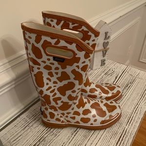 New Bogs rain boots cow print size 11